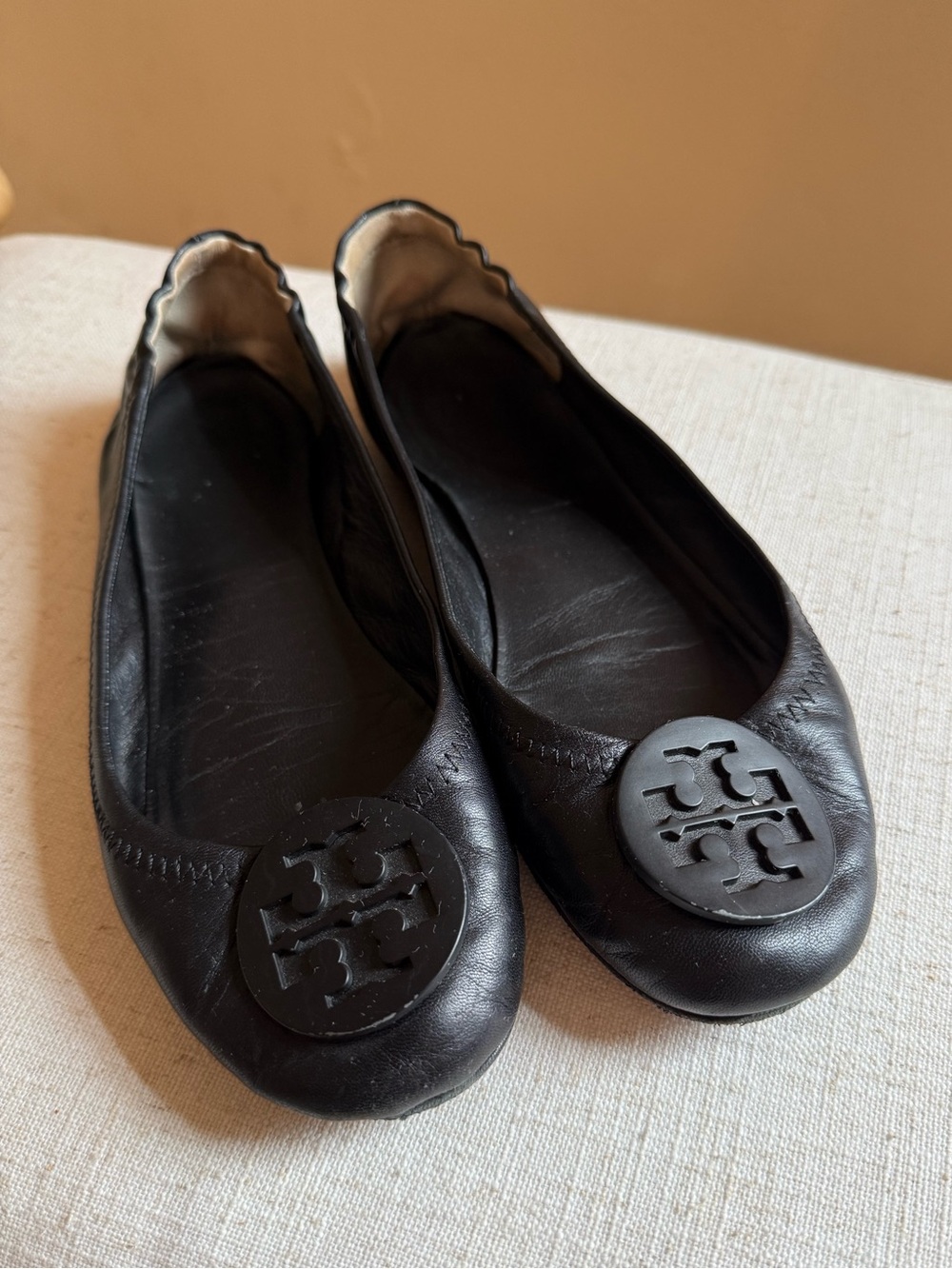 Tory Burch Black Leather Logo Round-Toe Ballet Flats